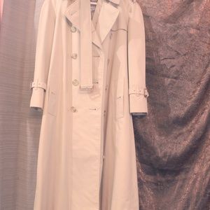 Vintage Burberrys long women's trench coat